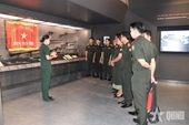Lao officers visit Vietnam Military History Museum